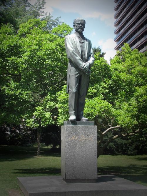 Antonín Dvořák, Statula, Kompozitorius, Karlsbadas, Karlovy Variuosi