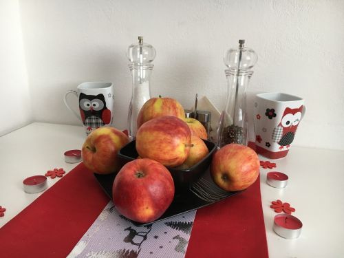 Obuoliai, Nustatyti Stalą, Pusryčiai