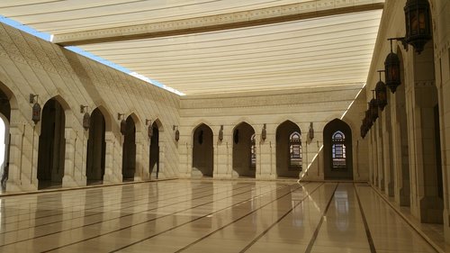 Architektūra,  Viduje,  Patalpose Omanas Mečetė