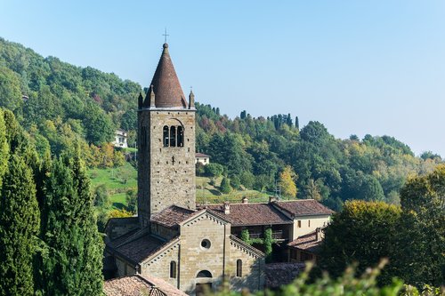 Architektūra,  Metai,  Kelionė,  Torre,  Medžiai,  Kraštovaizdis,  Lauke,  Pavasaris,  Viduramžiai,  Dangus,  Pobūdį,  Žalias,  Mėlynas Dangus,  Spalvos,  Viduramžių Bokštas,  Italija,  Bergamas,  Bažnyčia,  Campanile,  Alte,  Bokštas,  Lauko