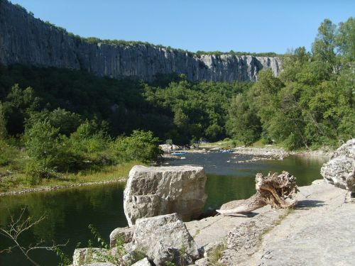 Ardèche, Rokas, Laukinis Kempingas