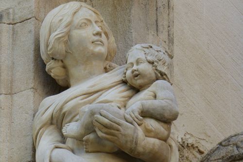 Menas, Dekoruoti, Pirmoji Ir Vaiko Statula, Avignon