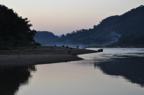 Azijoje,  Mekongo Upės,  Luang Prabang,  Laosas,  Vakare,  Saulėlydžio,  Dangus,  Atspindys,  Spalva,  Upė,  Vandens,  Rūkas,  Dūmų,  Medžiai