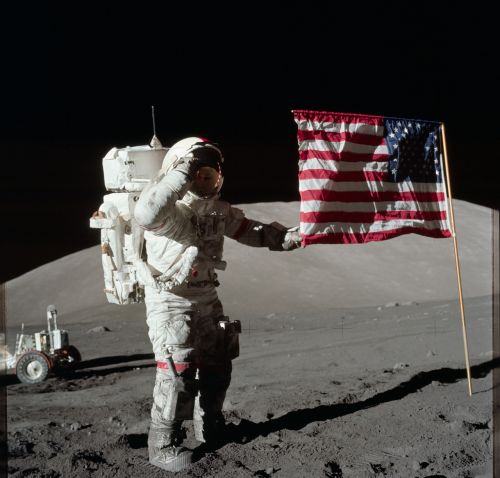 Astronautas, Mėnulis, Vėliava, Usa, Eugene Cernan, Apollo 17, Vadas, Erdvė, Misija, Tyrinėjimas, Skrydis, Erdvėlaivis, Spaceman, Kosmosas