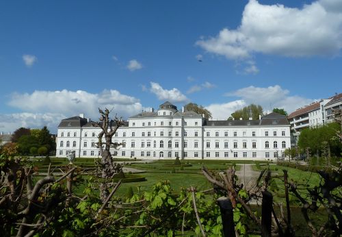 Augarten Palais, Vienna, Rūmai