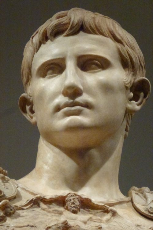 Auguste, Imperatorius, Senovinis, Statula