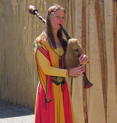 Dulkes, Kenzingen Viduramžių Festivalis, Istoriškai, Kostiumai, Instrumentas