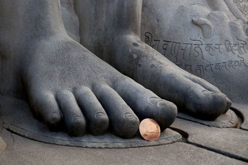 Bahubali, Pėdos, Shravanabelagola