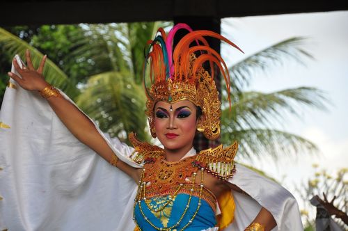 Bali, Šokėja, Tradiciškai, Šokių Šou