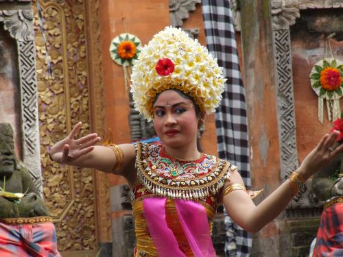 Bali, Barongo Šokis, Moterų Šokėja