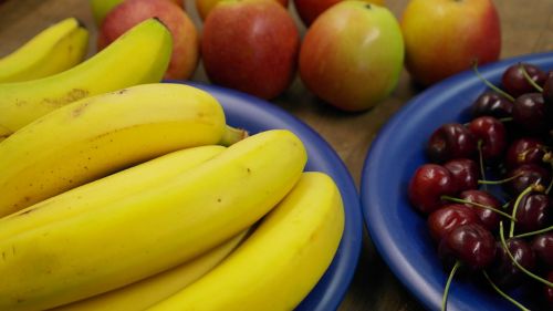 Bananas,  Vaisiai,  Sveikas,  Geltona,  Atogrąžų,  Maistas,  Bananinis Krūmas,  Krūmas,  Bananai,  Vyšnios,  Vaisių,  Saldžios Vyšnios,  Paimtas,  Spalvinga,  Saldus,  Vaisiai,  Obuolys