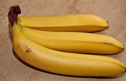 Bananai, Vaisiai, Pietų Vaisiai, Geltoni Bananai, Trys Bananai, Subrendęs, Maistas, Valgymas, Desertas, Saldus, Tropiniai Vaisiai, Gamta, Augalai, Geltona
