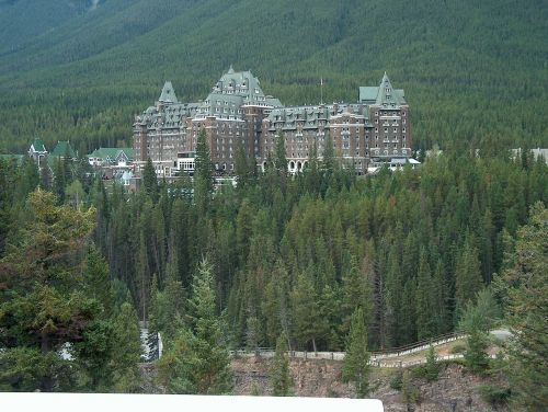 Banff Springs Viešbutis, Prabanga, Alberta, Kanada, Kelionė, Miškas, Medžiai, Vaizdingas, Kurortas, Kraštovaizdis, Architektūra, Atostogos, Paveldas, Gamta, Lauke, Ekskursijos, Turistinis
