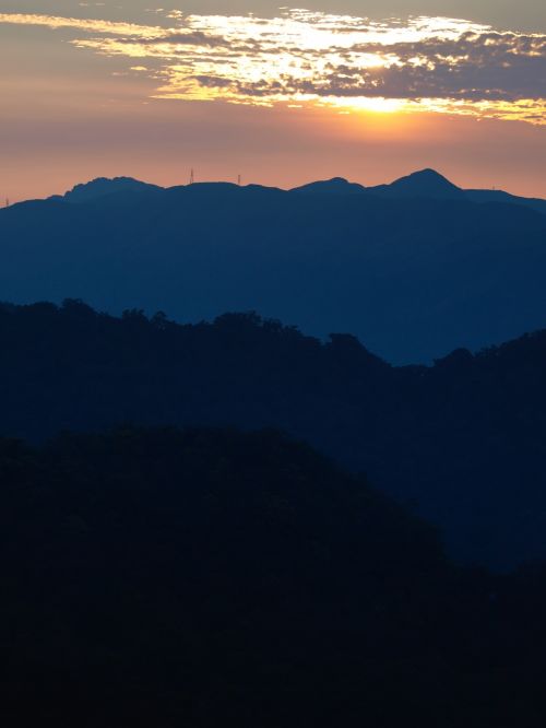Pusiau Buteliukas Kalnas,  Puseekranas Kalnas,  Ruifangas,  Taivanas,  Pusiau Ekrano Kalnų Aušra