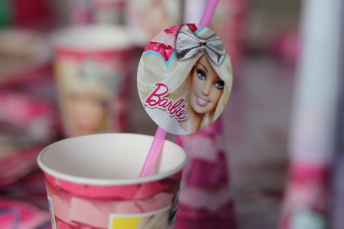 Barbie Party, Mergaitė, Įvykis