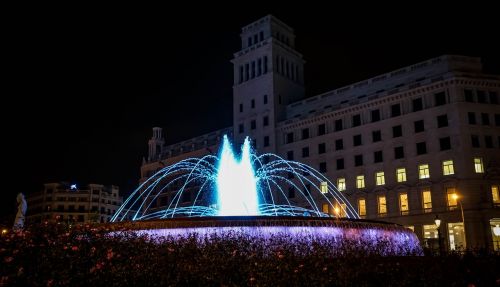 Barcelona, Ispanija, Fontanas, Mėlynas, Naktis, Europa, Katalonija, Miestas, Kelionė, Orientyras, Architektūra, Turizmas, Miesto, Paminklas, Ekskursijos, Miesto Panorama