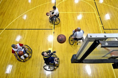 Krepšinis, Teismas, Šaudymas, Rutulys, Žaidėjai, Neįgalus, Neįgaliųjų Vežimėlis, Neįgaliųjų Vežimėliai, Sportuoti, Praktikuojantis, Sportas, Sportas, Sužeisti