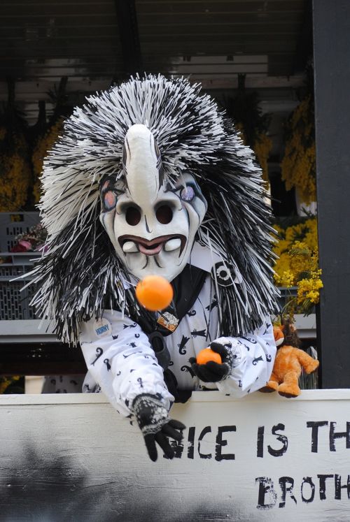 Basler Fasnacht,  Kaukė,  Waggis,  Be Honoraro Mokesčio