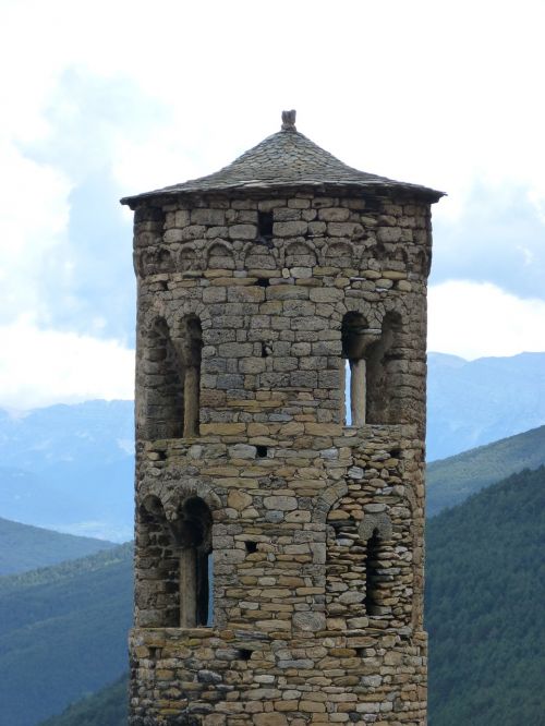 Varpinė, Romanesque, Pyrenee Catalunya