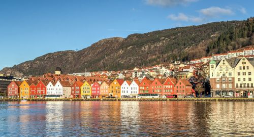 Bergen, Norvegija, Skandinavija, Miestas, Europa, Architektūra, Gamta, Kalnai, Kelionė, Pastatas, Turizmas, Bryggen, Uostas, Spalvinga, Kraštovaizdis, Medinis, Atspindys