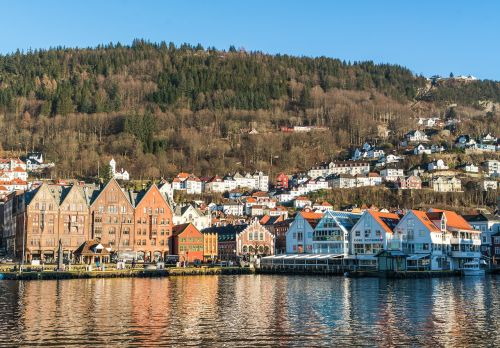 Bergen, Norvegija, Skandinavija, Miestas, Europa, Architektūra, Gamta, Kalnai, Kelionė, Pastatas, Turizmas, Bryggen, Uostas, Spalvinga, Kraštovaizdis, Medinis, Atspindys