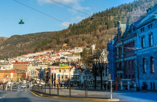 Bergen, Norvegija, Architektūra, Skandinavija, Europa, Miesto Panorama, Turizmas, Kraštovaizdis, Kalnas, Dangus, Orientyras, Pastatas, Panorama