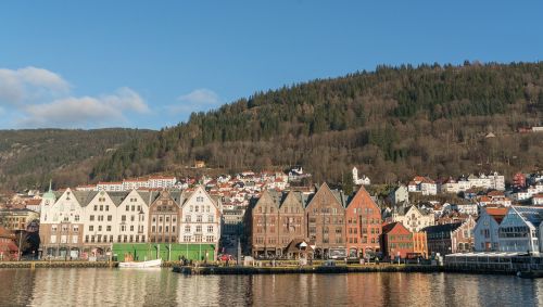 Bergen, Norvegija, Architektūra, Uostas, Vanduo, Bryggen, Skandinavija, Europa, Miesto Panorama, Turizmas, Kraštovaizdis, Kalnas, Dangus, Orientyras, Pastatas, Panorama