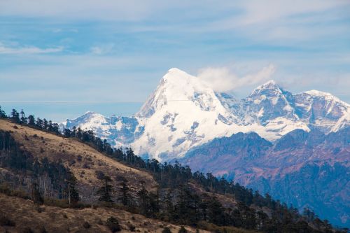 Butanas, Kalnai, Chelela Praeiti
