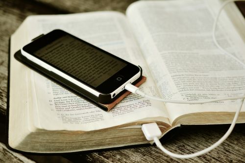 Biblija, Iphone, Mobilusis Telefonas, Skaityti, Skaityti Internete, Šventasis Raštas, Krikščionių Tikėjimas, Parsisiųsti, Elektroninis Paštas, Skaitmeninis, Bible Elsen, Internetas