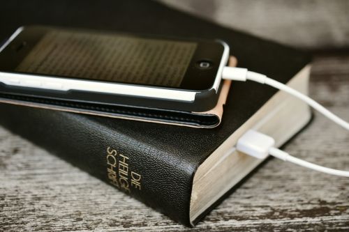 Biblija, Iphone, Mobilusis Telefonas, Skaityti, Skaityti Internete, Šventasis Raštas, Krikščionių Tikėjimas, Parsisiųsti, Elektroninis Paštas, Skaitmeninis, Bible Elsen, Internetas