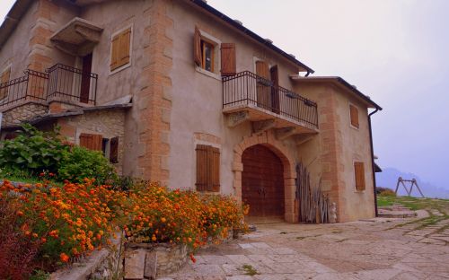 Žydėti, Namas, Akmuo, Lessinia, Italy