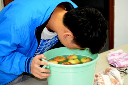 Maistas,  Vaisiai,  Obuoliai,  Obuolys,  Halloween,  Bobbing,  Dunking,  Bobbing & Nbsp,  Už & Nbsp,  Obuolius,  Žaidimai,  Vakarėliai & Nbsp,  Žaidimų,  Bobbing Obuolių