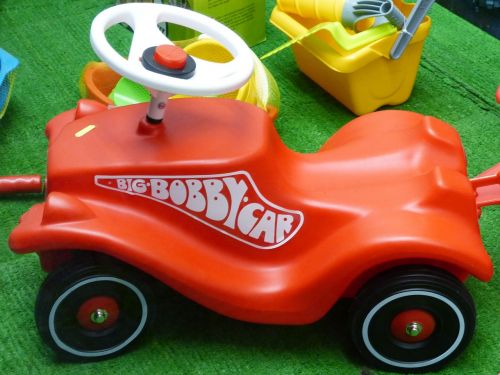 Bobby Automobilis, Trinties Automobilis, Miniatiūrinis Automobilis, Vaikiška Transporto Priemonė, Žaislai, Vaikų Žaislai, Raudona, Automatinis