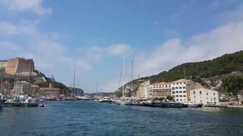 Bonifacio, Uostas, Korsikietis