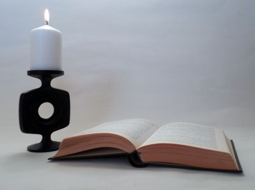Knyga, Skaityti, Literatūra, Knygų Puslapiai, Puslapiai, Žvakė, Žvakidė, Žvakių Šviesa