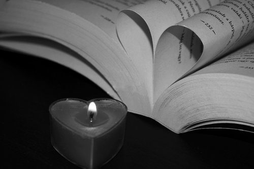 Knyga,  Širdies,  Žvakės Liepsna,  Aliejinė Lempa