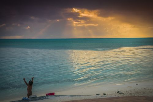 Bora-Bora, Prancūzų Polinezija, Saulėlydis, Vandenynas, Ramiojo Vandenyno Regionas, Tahiti, Atogrąžų, Atostogos, Sala, Vanduo, Rojus, Jūra, Kelionė, Gamta, Turkis, Prabanga, Turizmas, Mėlynas, Egzotiškas, Kranto, Kelionės Tikslas, Šventė, Seacape, Dangus, Saulės Spinduliai, Vaikas, Smėlis, Vaizdingas, Natūralus, Taikus, Atsipalaiduoti