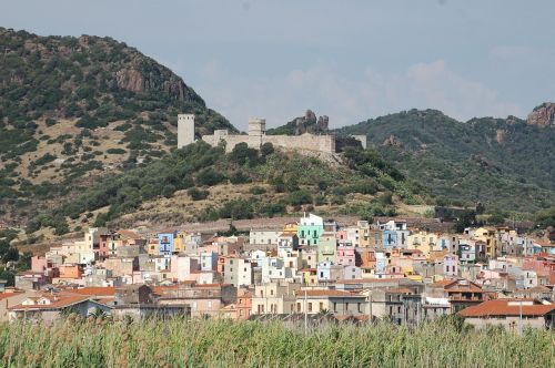 Bosa, Malaspinos Pilis, Kraštovaizdis