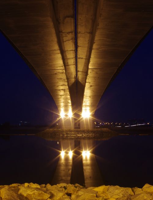 Tiltas, Naktis, Upė