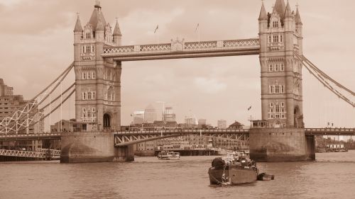 Tiltas,  Londonas,  Be Honoraro Mokesčio