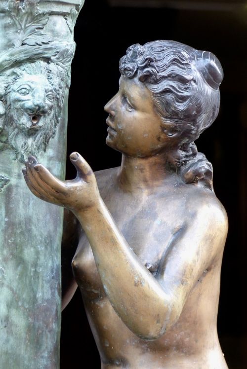 Bronzos Statula, Moteris, Liūtas, Gestai