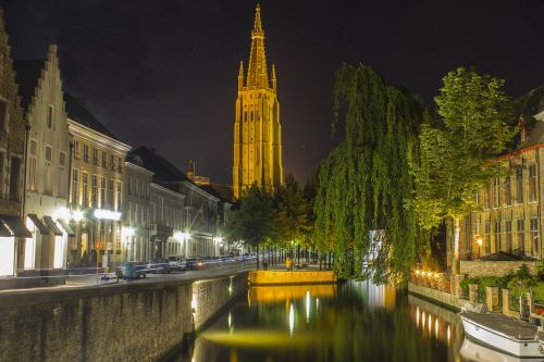 Bruges, Kanalai, Nocturne, Naktinė Fotografija, Belgija, Ilga Ekspozicija, Viduramžių Bokštas, Kanalas, Atspindys, Vaizdingas, Vasara, Senamiestis, Šviestuvas
