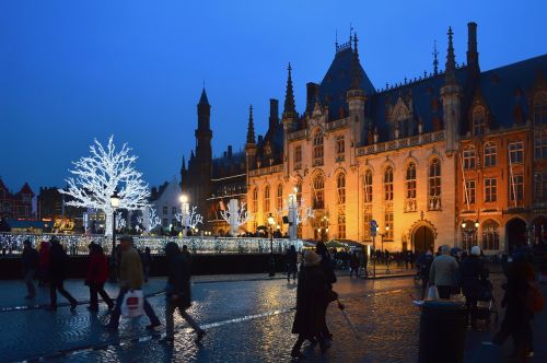 Bruges, Belgija, Miesto, Miestas, Miestai, Žmonės, Siluetai, Dangus, Kalėdos, Dekoratyvinis, Pastatai, Architektūra, Naktis, Vakaras, Dusk, Lauke, Žiema, Žibintai, Apšvietimas
