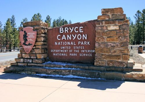 Bryce Canyon Nacionalinis Parkas, Nacionalinis Parkas, Jungtinės Valstijos, Kraštovaizdis, Bryce Kanjonas, Utah, Uolienos Formacijos, Smiltainio Formacijos, Gamta, Erozija, Geologinės Formacijos, Hoodoovorming, Hoodoos, Usa, Kelionė, Šventė, Lenta, Įėjimas, Įėjimo Ženklas, Parko Įėjimas