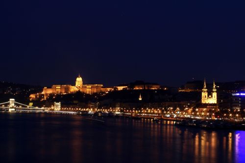 Budos Pilis, Danubės Upė, Budapest, Vengrija, Architektūra, Naktis, Žibintai, Kapitalas, Kalnas, Miesto Panorama, Turistai, Rūmai, Istorinis, Pritraukimas, Orientyras, Europa