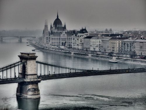 Budapest, Juoda Ir Balta, Kraštovaizdis, Žiema, Vengrija, Danube, Lietus, Kelionė, Ledas, Lapkritis, Šaltas, Katedra, Miestas, Architektūra, Turizmas, Debesys