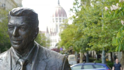 Budapest, Statula, Ronald Reagan, Parlamentas