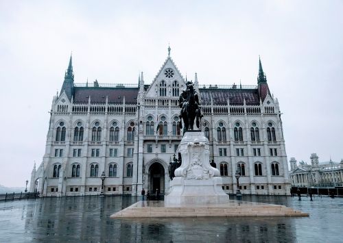 Budapest, Parlamentas, Statula, Miestas, Pastatas, Turistinis, Architektūra, Kelionė, Žiema, Europietis, Paminklas
