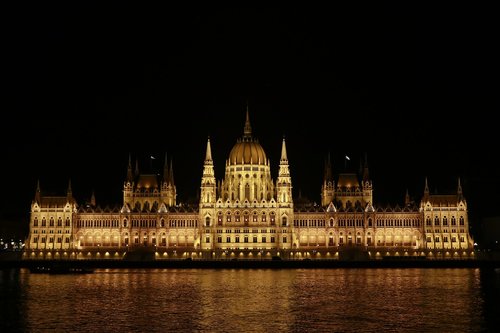 Budapeštas,  Vengrija,  Parlamentas,  Tarybos,  Architektūra,  Statyba,  Miestas,  Upė,  Atspindžiai,  Naktis,  Europa,  Kelionė,  Turistų Kelionės Tikslas,  Nacionalinė Asamblėja