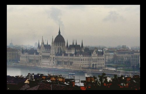 Budapest, Juoda Ir Balta, Metro, Vakaras, Naktis, Greitis, Kelionė, Lapkritis, Žiema, Šaltas, Lietus, Balta, Ledas, Kraštovaizdis, Vengrija, Vėjas, Debesis, Twilight, Vanduo, Atsipalaidavimas, Vaporetto, Atspindys, Danube, Ežeras, Palazzo, Parlamentas, Nocturne, Turizmas, Menas, Paminklas, Darbai, Architektūra, Istorija, Katedra, Bažnyčia, Statula, Paminklai, Pastatas, Apšvietimas, Miestas, Piazza, Lietaus Lašai, Dangus, Debesys, Šviesa, Žibintai, Lempos Stulpas, Kelias, Lašai